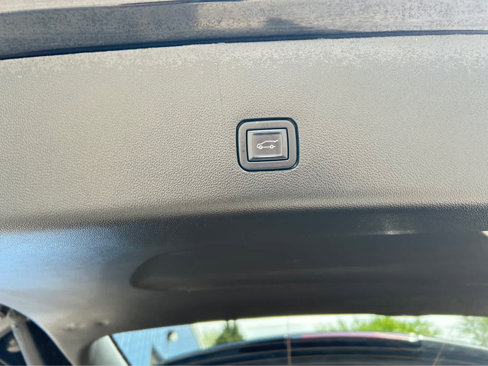 Used 2022 Chevrolet Traverse LT image 23