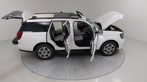New 2025 Ford Expedition Active image 51