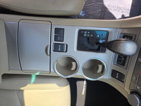 Used 2012 Toyota Highlander FWD image 12