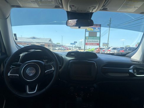 Used 2020 Jeep Renegade Latitude image 10