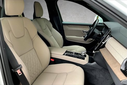 Certified 2025 Volvo XC90 B5 Core w/ Climate Package image 24