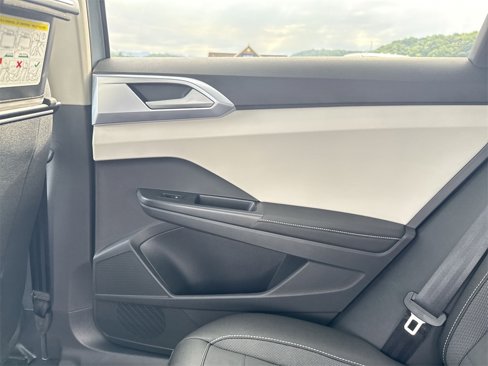 New 2025 Volkswagen Taos SE image 27