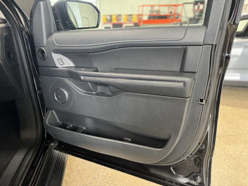 Used 2024 Ford Expedition XLT image 47