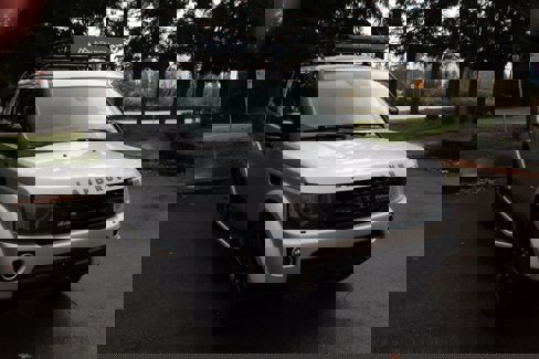 Used 2015 Land Rover LR4 image 3