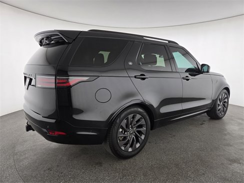 Certified 2024 Land Rover Discovery Dynamic SE image 2