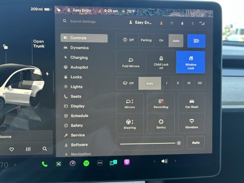 Used 2022 Tesla Model Y Long Range image 16