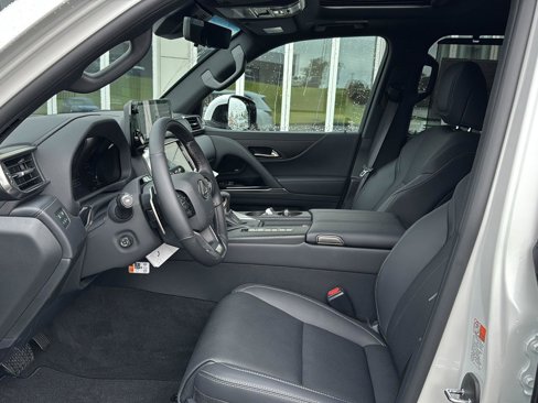 New 2025 Lexus LX 600 4WD w/ Luxury Package image 8