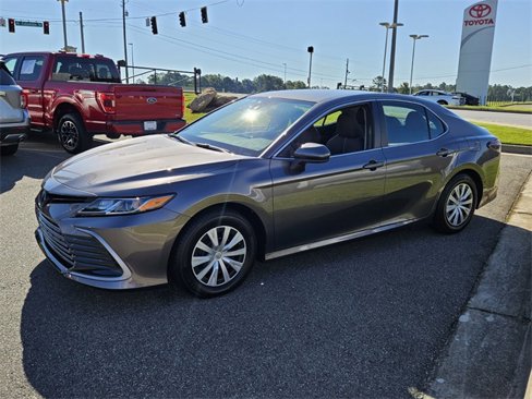 Used 2023 Toyota Camry LE image 3