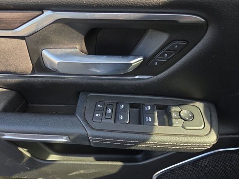 Used 2025 RAM 1500 Laramie image 34