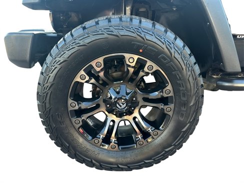 Used 2017 Jeep Wrangler Unlimited Rubicon w/ Connectivity Group image 19