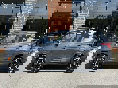 Used 2025 Kia Seltos S image 3