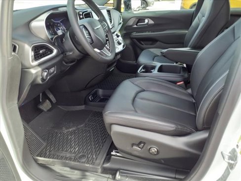 New 2025 Chrysler Voyager LX image 8