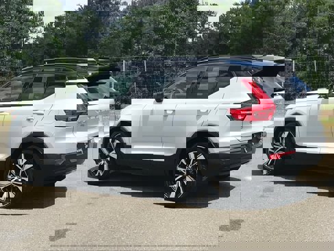 Used 2021 Volvo XC40 P8 Recharge w/ Advanced Package image 3