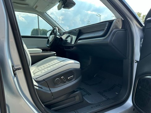 Used 2023 Rivian R1S Adventure image 47