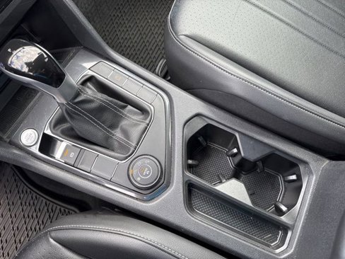 Certified 2024 Volkswagen Tiguan SE image 18