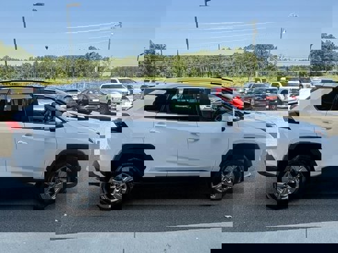 Used 2022 Toyota RAV4 XLE image 7