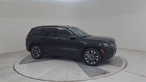New 2025 Jeep Grand Cherokee Overland w/ Luxury Tech Group IV image 2