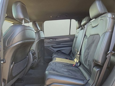 Used 2024 Jeep Grand Cherokee L Laredo image 14