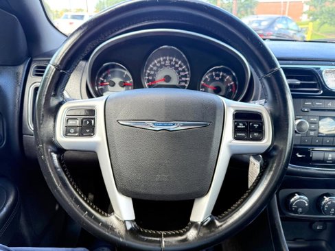 Used 2011 Chrysler 200 Touring image 26
