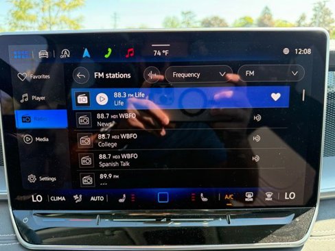 Certified 2025 Volkswagen Tiguan SE image 18