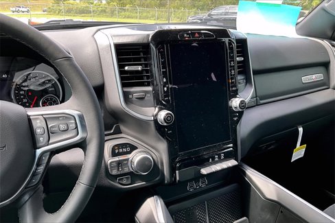 New 2026 RAM 1500 4x4 Crew Cab image 7