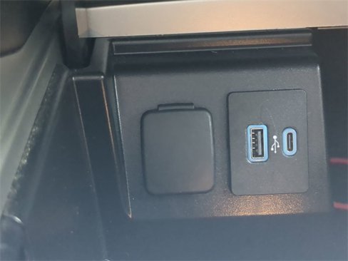 Used 2022 Ford Explorer XLT image 11