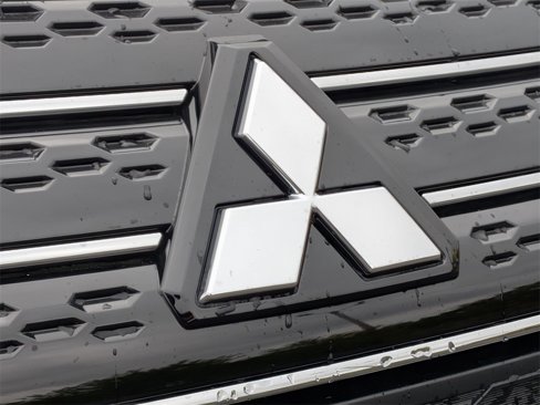 New 2025 Mitsubishi Outlander SE image 9