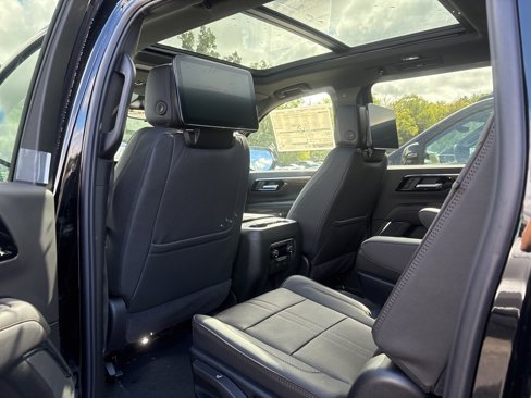 New 2026 Chevrolet Suburban High Country image 10