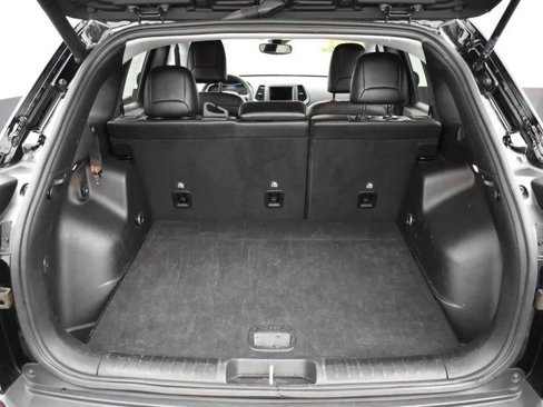 Used 2023 Jeep Cherokee Altitude Lux image 18