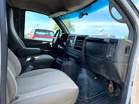 Used 2014 Chevrolet Express 3500 Extended image 11