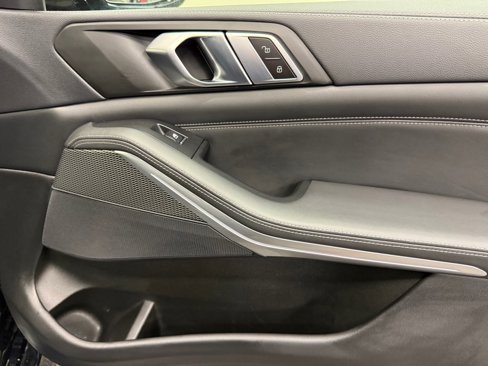 Used 2022 BMW X5 xDrive40i w/ M Sport Package image 13