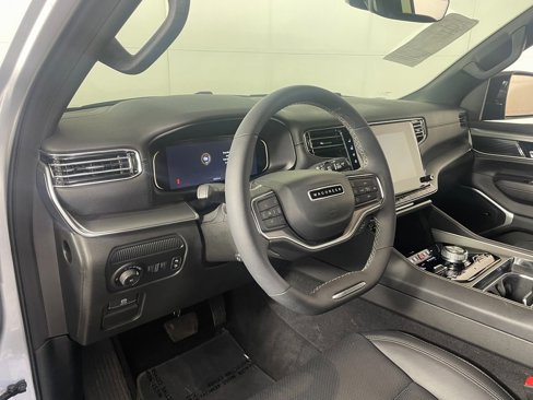 Used 2024 Jeep Wagoneer Series II image 14
