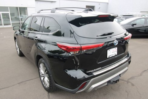 Used 2022 Toyota Highlander Platinum image 4