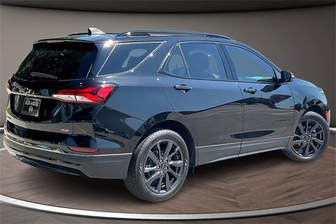 Used 2022 Chevrolet Equinox RS w/ RS Leather Package image 2