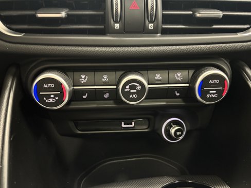 New 2025 Alfa Romeo Giulia AWD w/ Driving Assist Package image 18