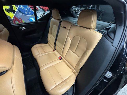 Used 2019 Volvo XC40 T5 Momentum image 14