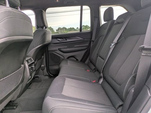 Used 2024 Jeep Grand Cherokee Laredo image 26