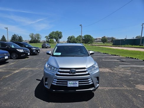 Used 2018 Toyota Highlander XLE image 8