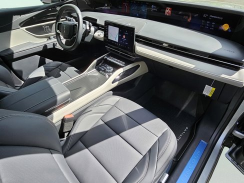 New 2025 Lincoln Nautilus Premier w/ Equipment Group 102A image 16