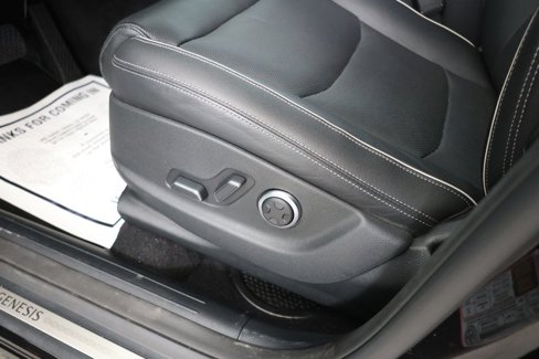 Used 2024 Genesis GV70 2.5T w/ Advanced Package image 12