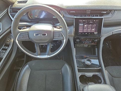 Used 2024 Jeep Grand Cherokee L Laredo image 17