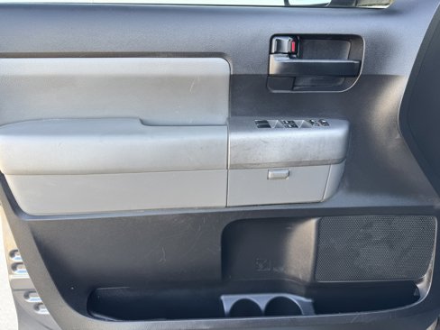 Used 2014 Toyota Sequoia SR5 image 31