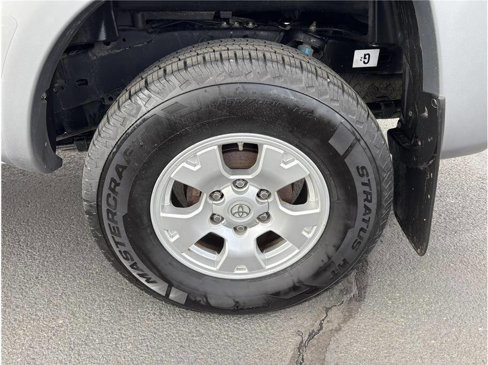 Used 2015 Toyota Tacoma 4x4 Double Cab image 17