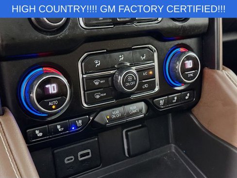 Used 2023 Chevrolet Suburban High Country image 16