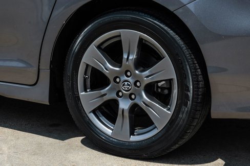 Used 2019 Toyota Sienna SE image 49