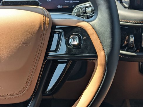 New 2025 Lincoln Aviator Black Label w/ Jet Appearance Package image 17