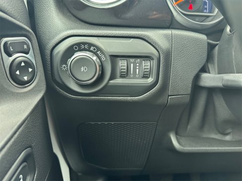 Used 2021 Jeep Wrangler Unlimited Sahara image 28