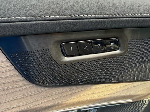New 2026 Volvo XC90 B6 Plus w/ Protection Package Premier image 11
