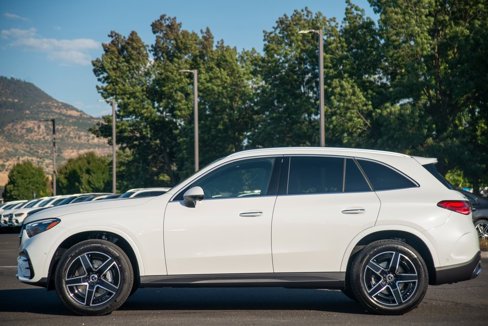 Used 2025 Mercedes-Benz GLC 300 4MATIC image 6