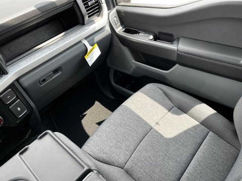 New 2025 Ford F250 4x4 Crew Cab Super Duty image 7
